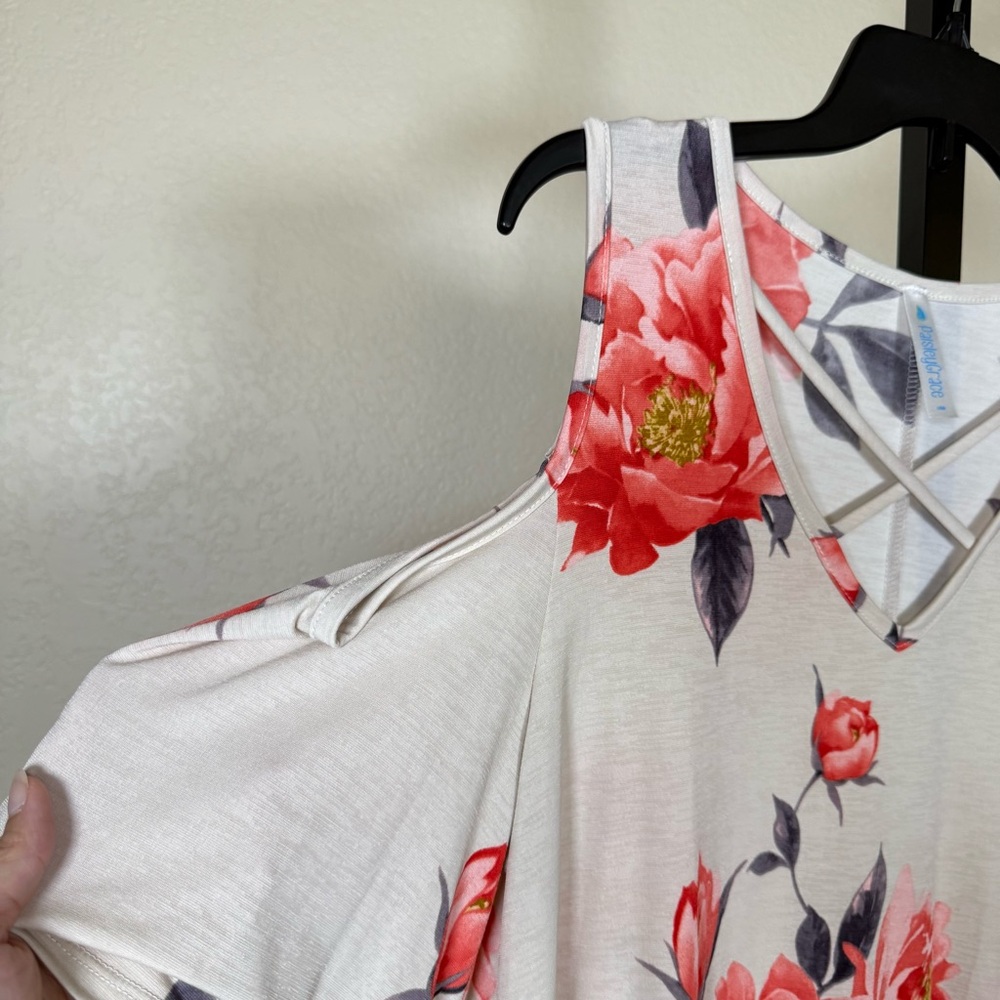 Plus Size 1X Floral Cold Shoulder Soft Stretchy Y2K Romantic Feminine Boho Tunic - Picture 4 of 9